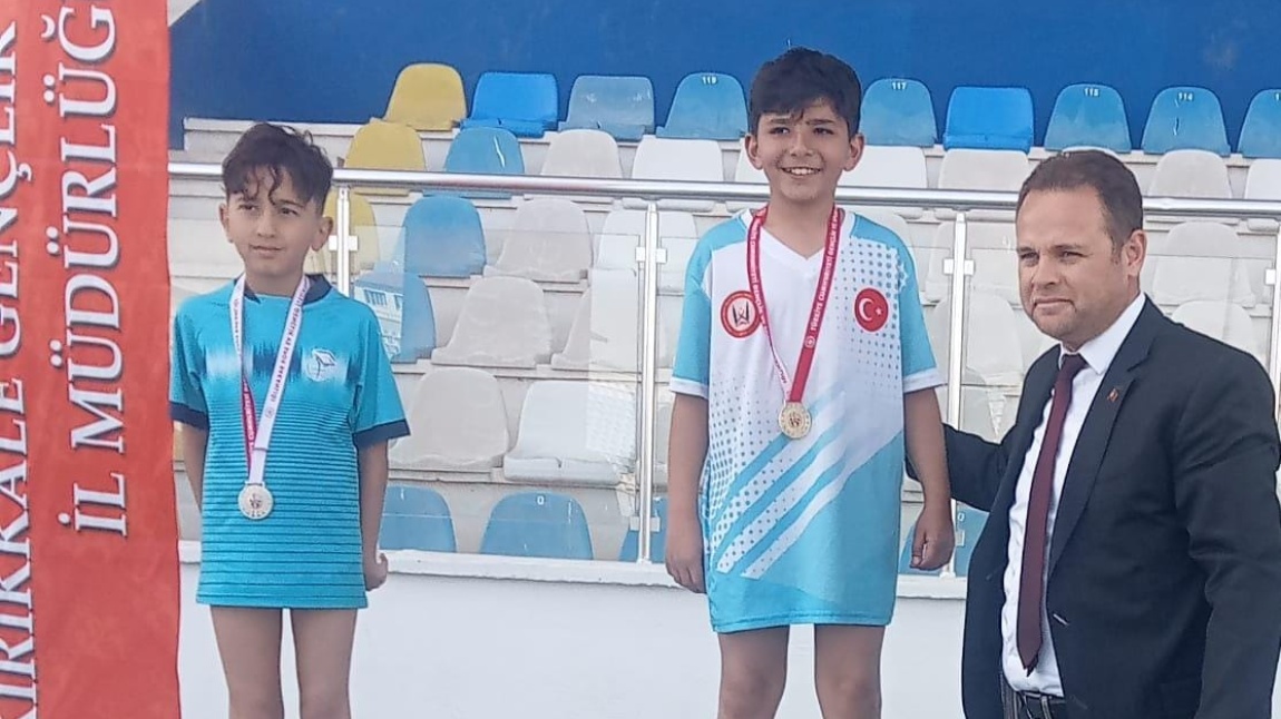 Ögrencimizden  Yüzme Dalında Başarı:  Eskişehir ve Çanakkale Bölge Finallerine Gidiyoruz.